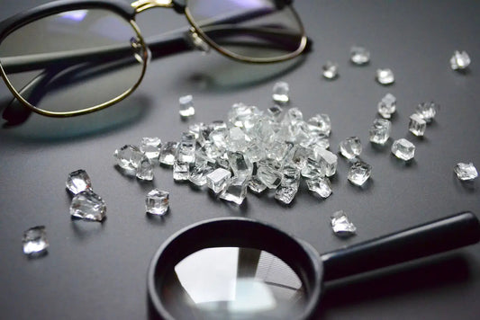 Ein Statement für Rohsteine in Edelsteinqualität – Untouched Zurich im Fokus